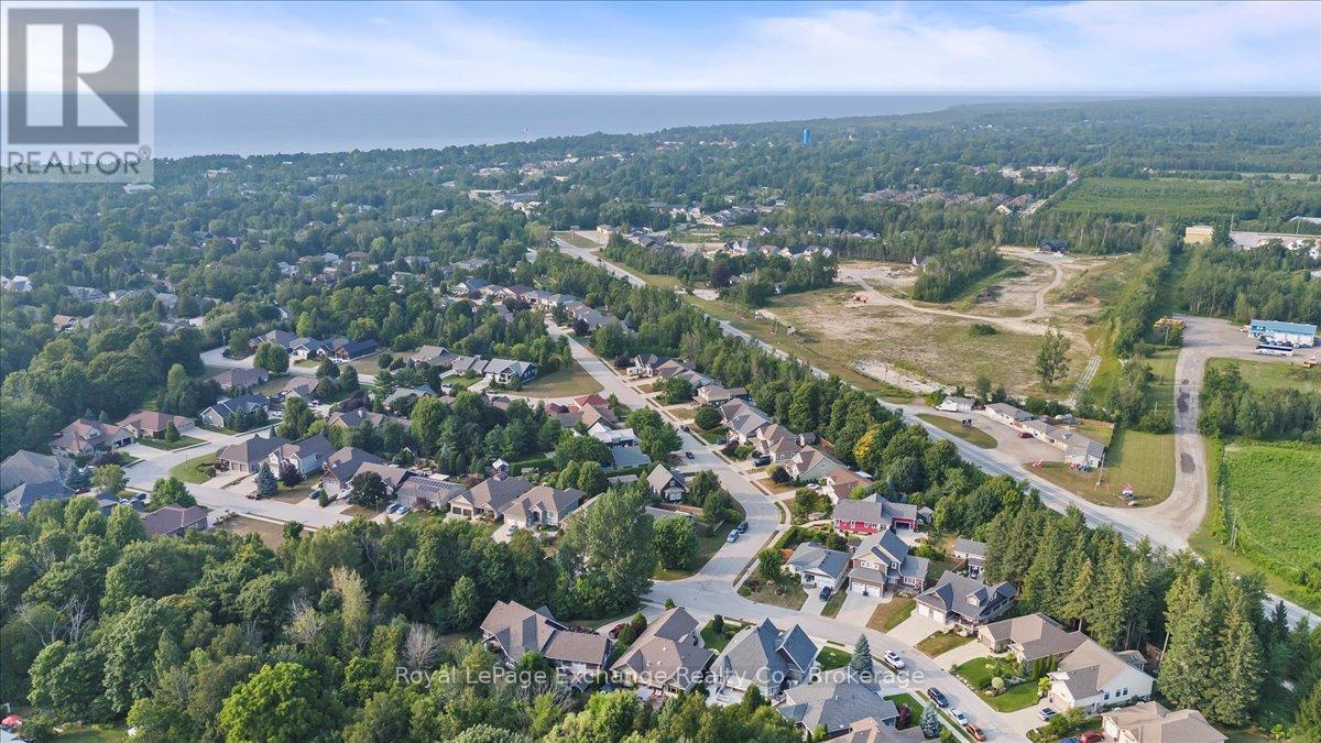 569 Creekwood Drive, Saugeen Shores, Ontario  N0H 2L0 - Photo 2 - X12397189