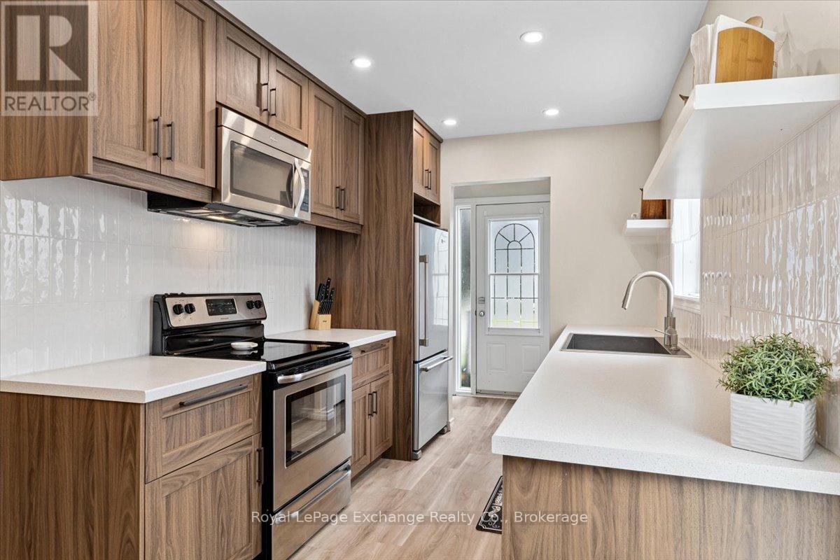 283 Bricker Street, Saugeen Shores, Ontario  N0H 2C1 - Photo 5 - X12397255