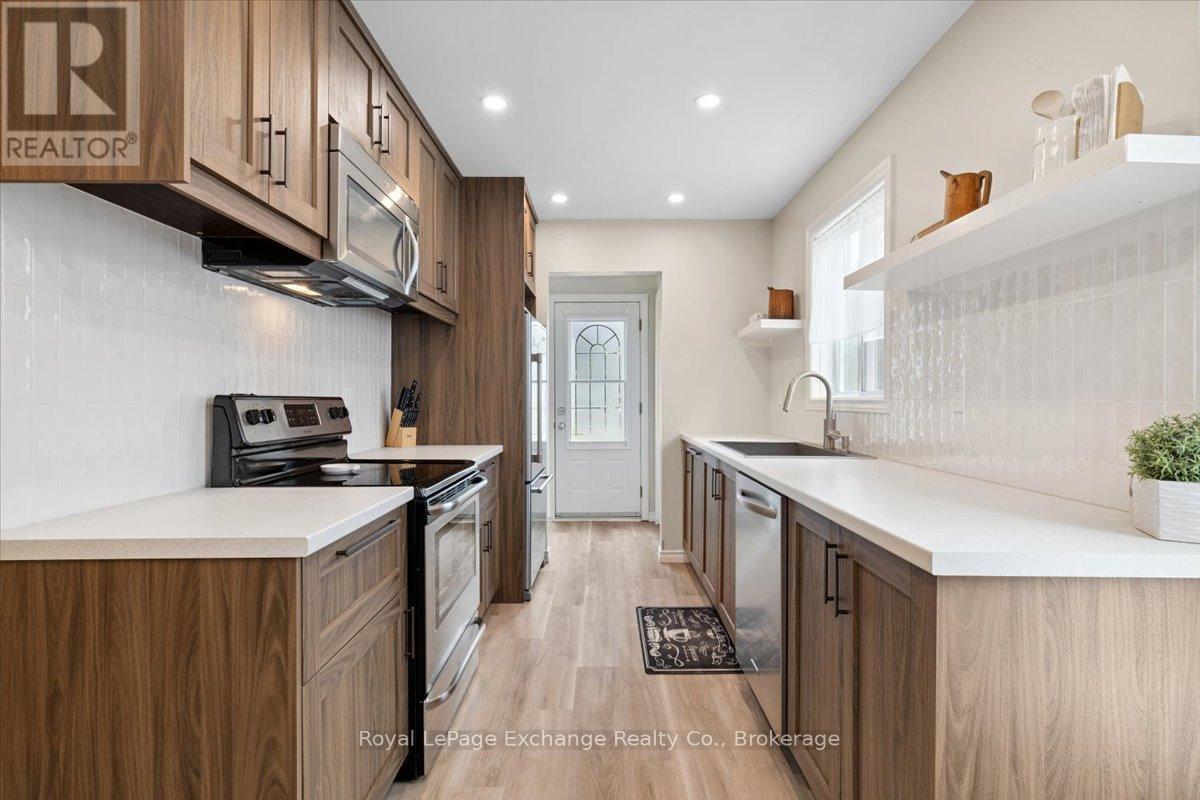 283 Bricker Street, Saugeen Shores, Ontario  N0H 2C1 - Photo 6 - X12397255