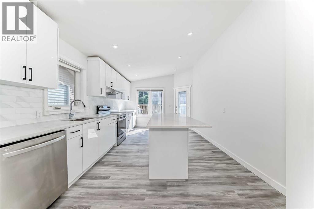 96 Douglas Ridge Close Se, Calgary, Alberta  T2Z 3M2 - Photo 4 - A2256158