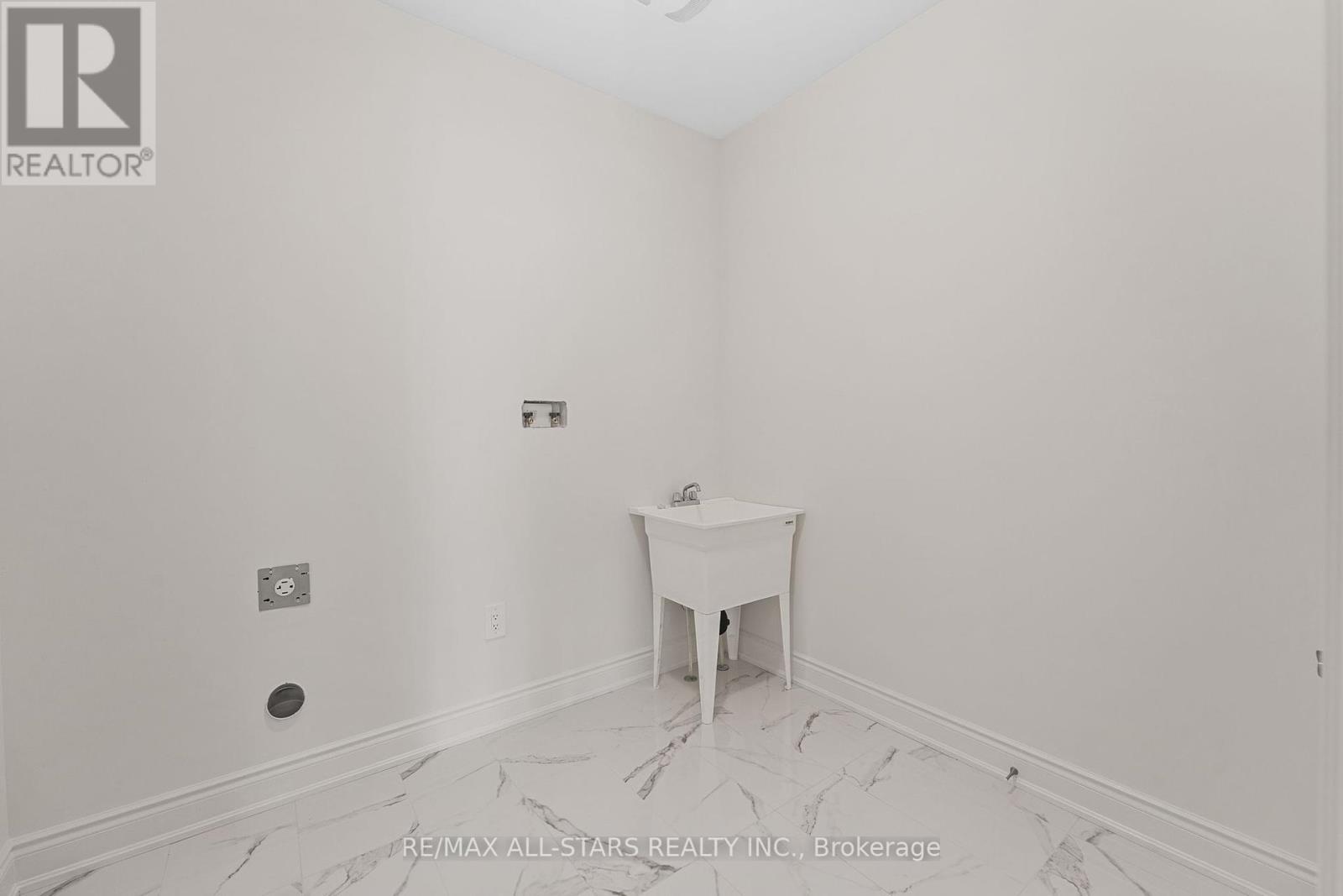 4 Palmira Drive, Georgina (Sutton & Jackson's Point), Ontario  L0E 1R0 - Photo 11 - N12397009