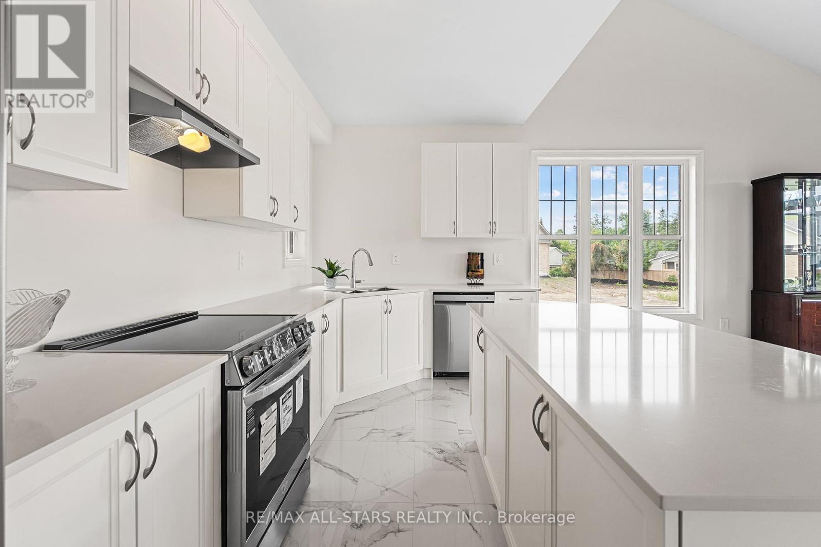 4 Palmira Drive, Georgina (Sutton & Jackson's Point), Ontario  L0E 1R0 - Photo 21 - N12397009