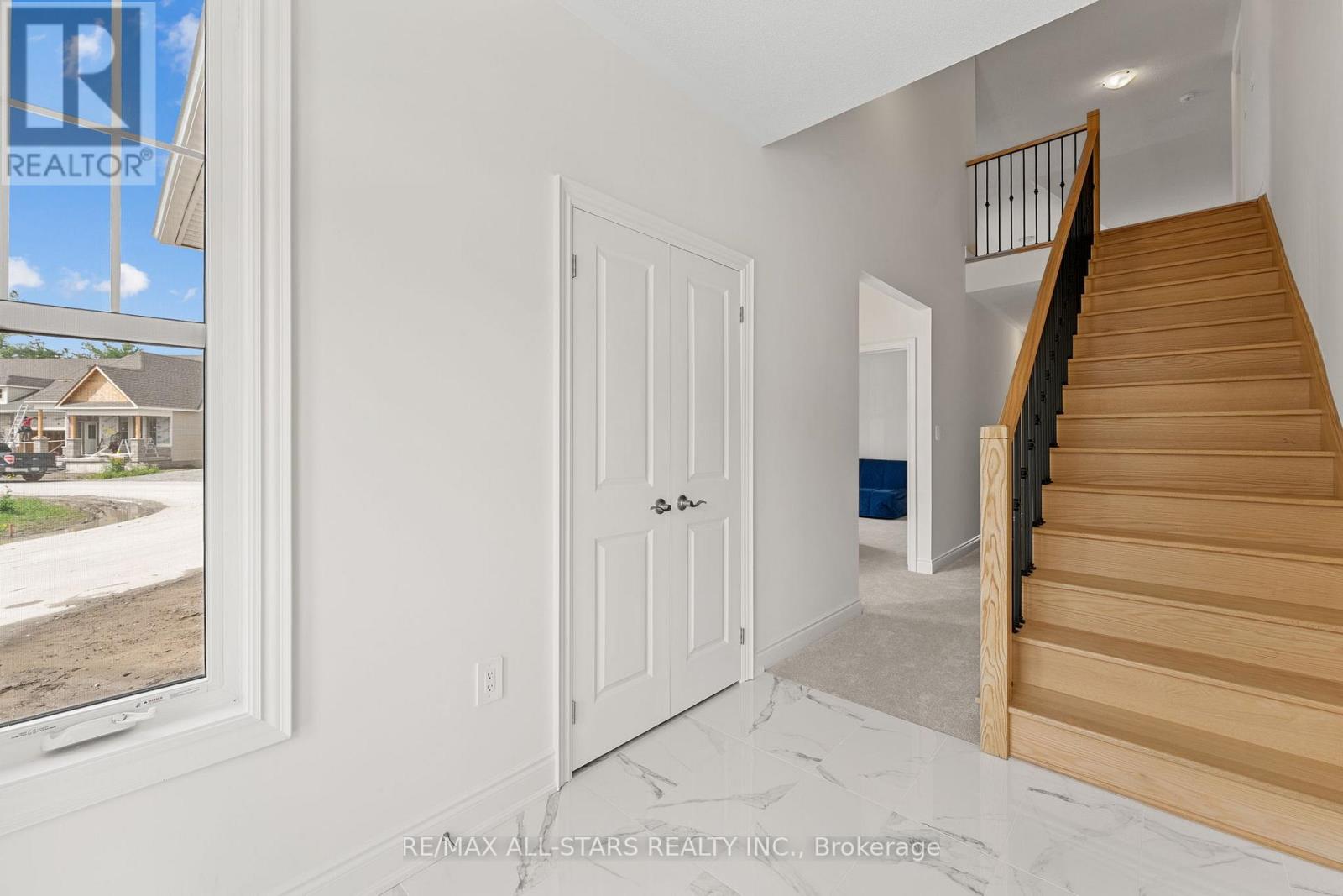 4 Palmira Drive, Georgina (Sutton & Jackson's Point), Ontario  L0E 1R0 - Photo 5 - N12397009