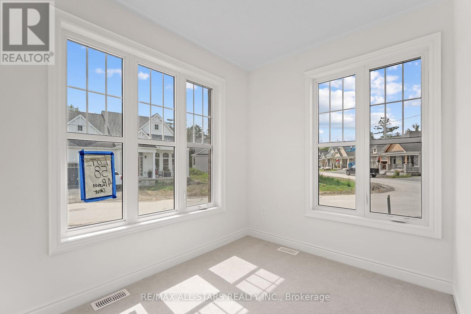 4 Palmira Drive, Georgina (Sutton & Jackson's Point), Ontario  L0E 1R0 - Photo 6 - N12397009