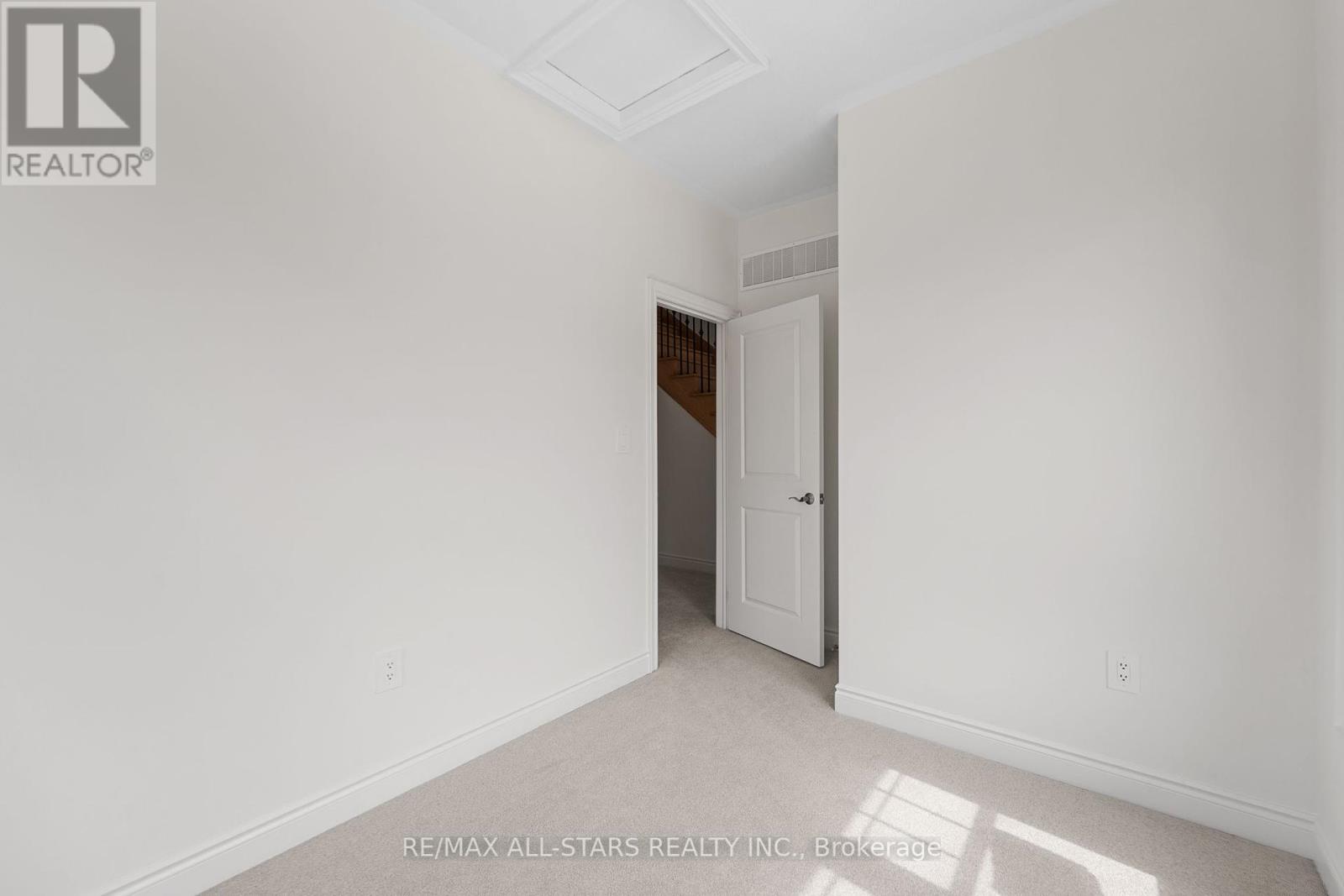 4 Palmira Drive, Georgina (Sutton & Jackson's Point), Ontario  L0E 1R0 - Photo 7 - N12397009