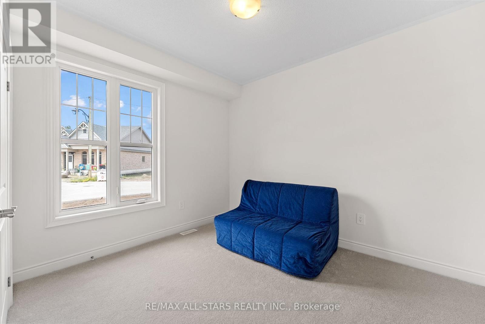 4 Palmira Drive, Georgina (Sutton & Jackson's Point), Ontario  L0E 1R0 - Photo 9 - N12397009