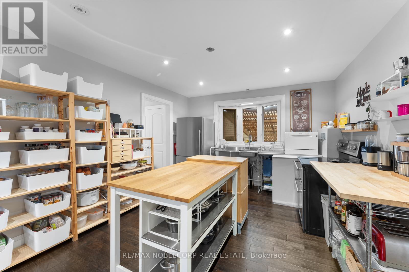 43 Railway Street, Vaughan (Maple), Ontario  L6A 1P7 - Photo 10 - N12397087