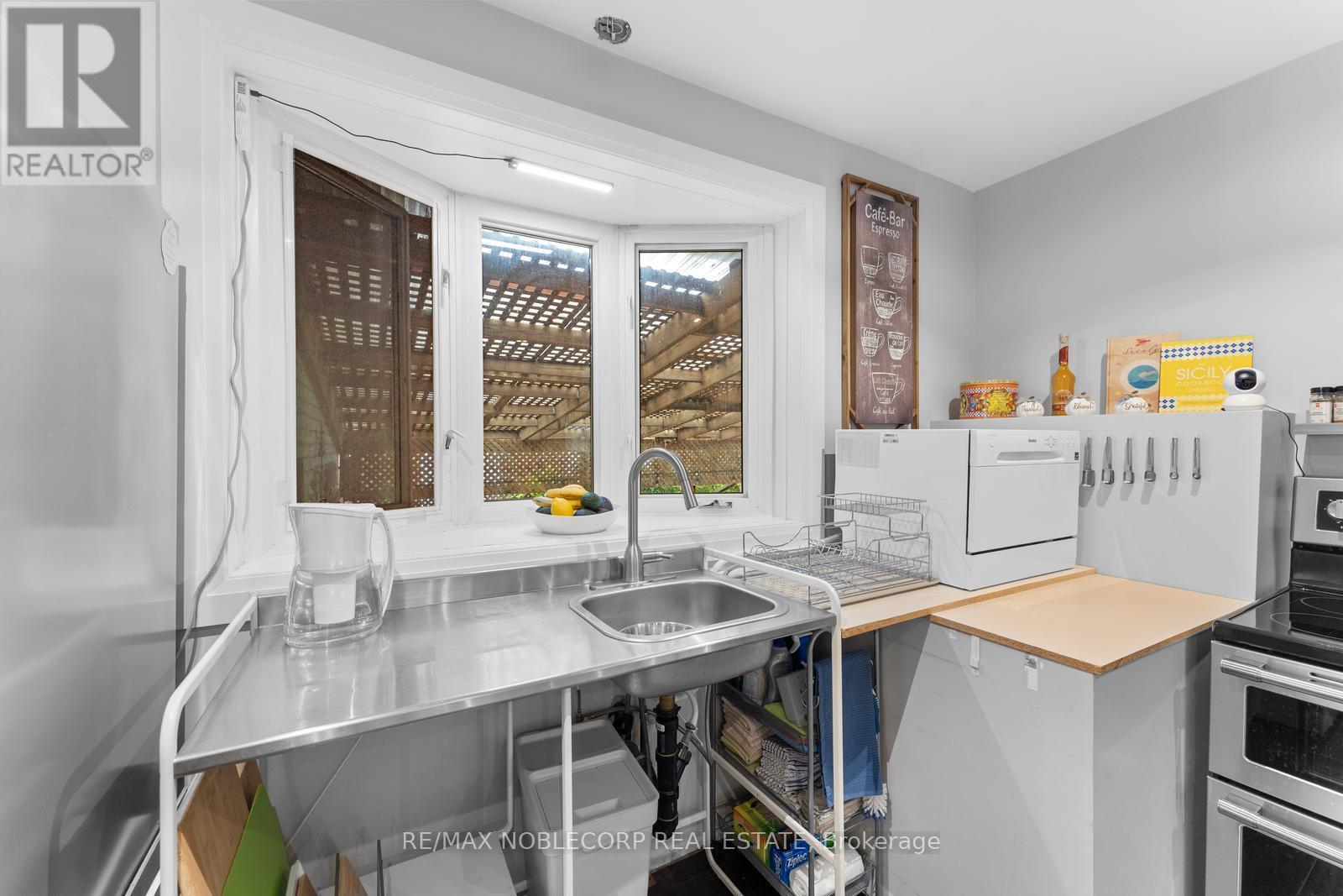 43 Railway Street, Vaughan (Maple), Ontario  L6A 1P7 - Photo 11 - N12397087