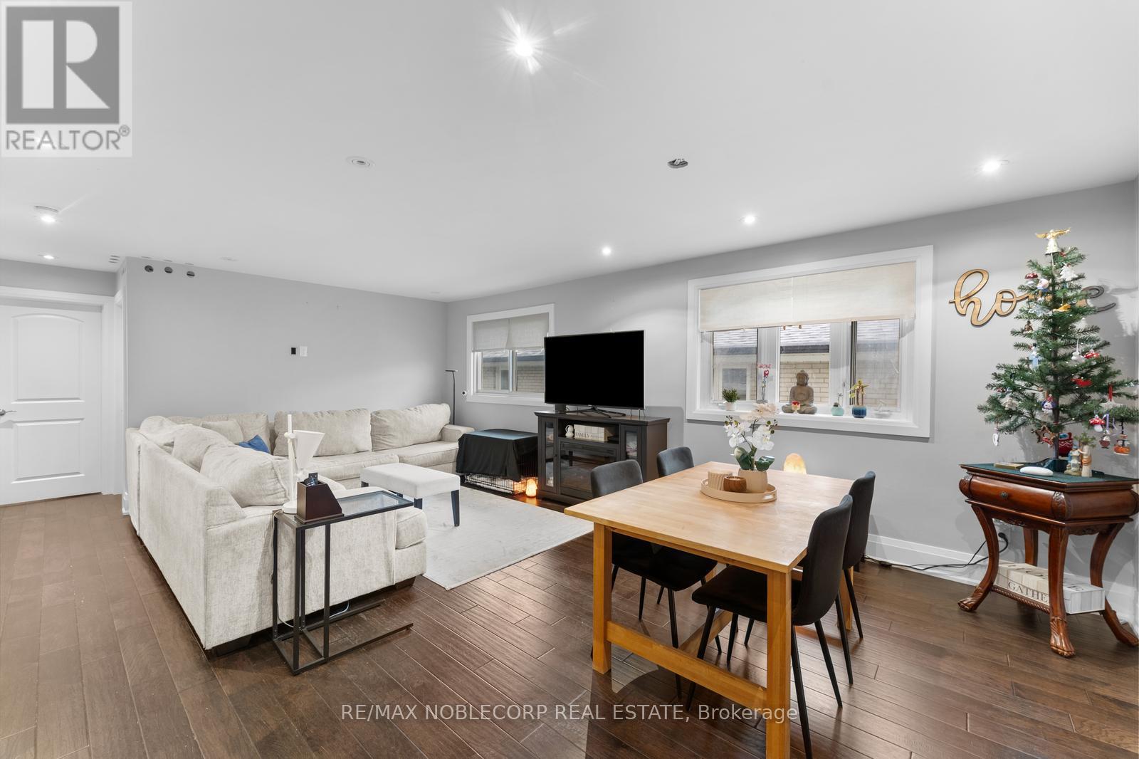 43 Railway Street, Vaughan (Maple), Ontario  L6A 1P7 - Photo 13 - N12397087