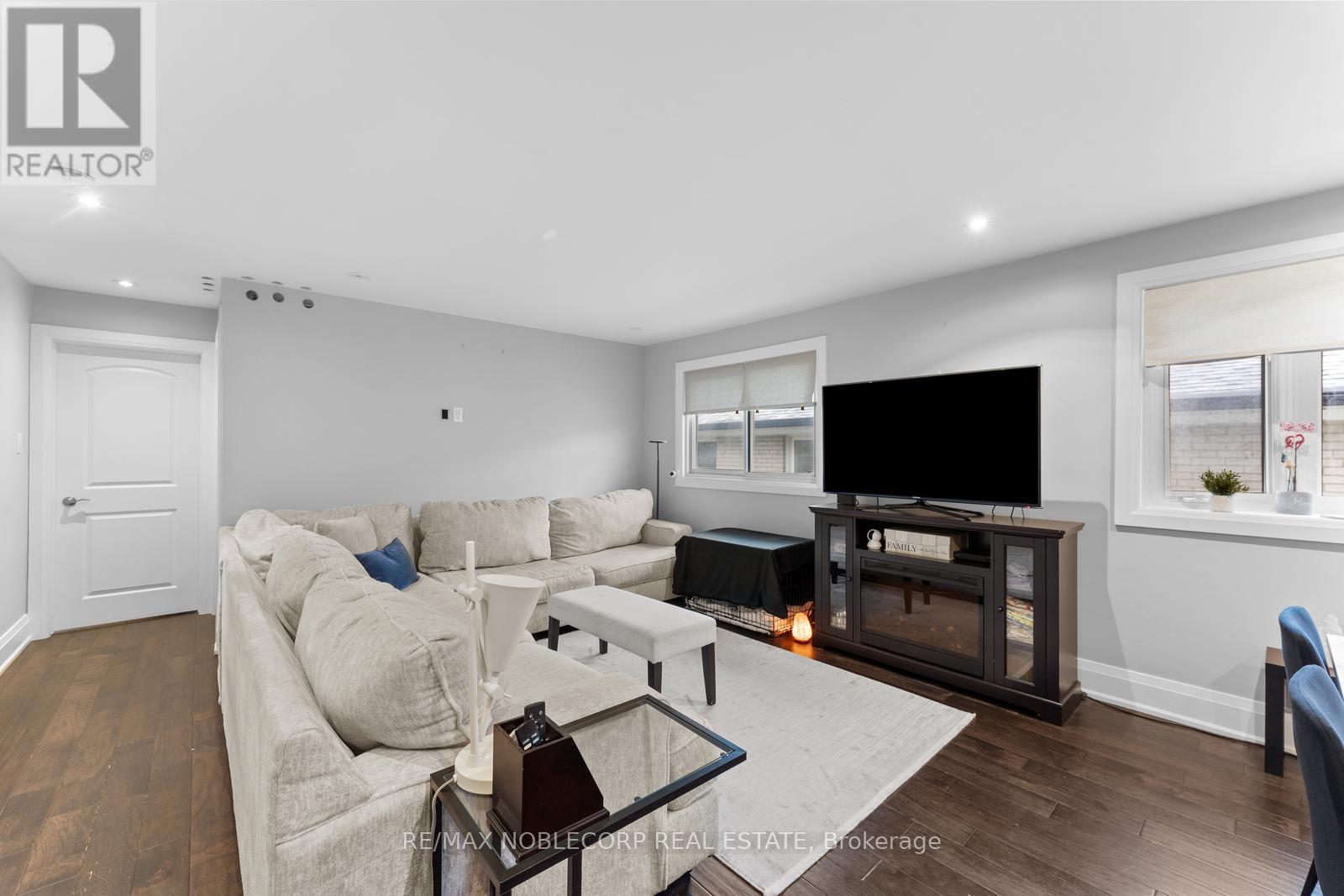 43 Railway Street, Vaughan (Maple), Ontario  L6A 1P7 - Photo 15 - N12397087