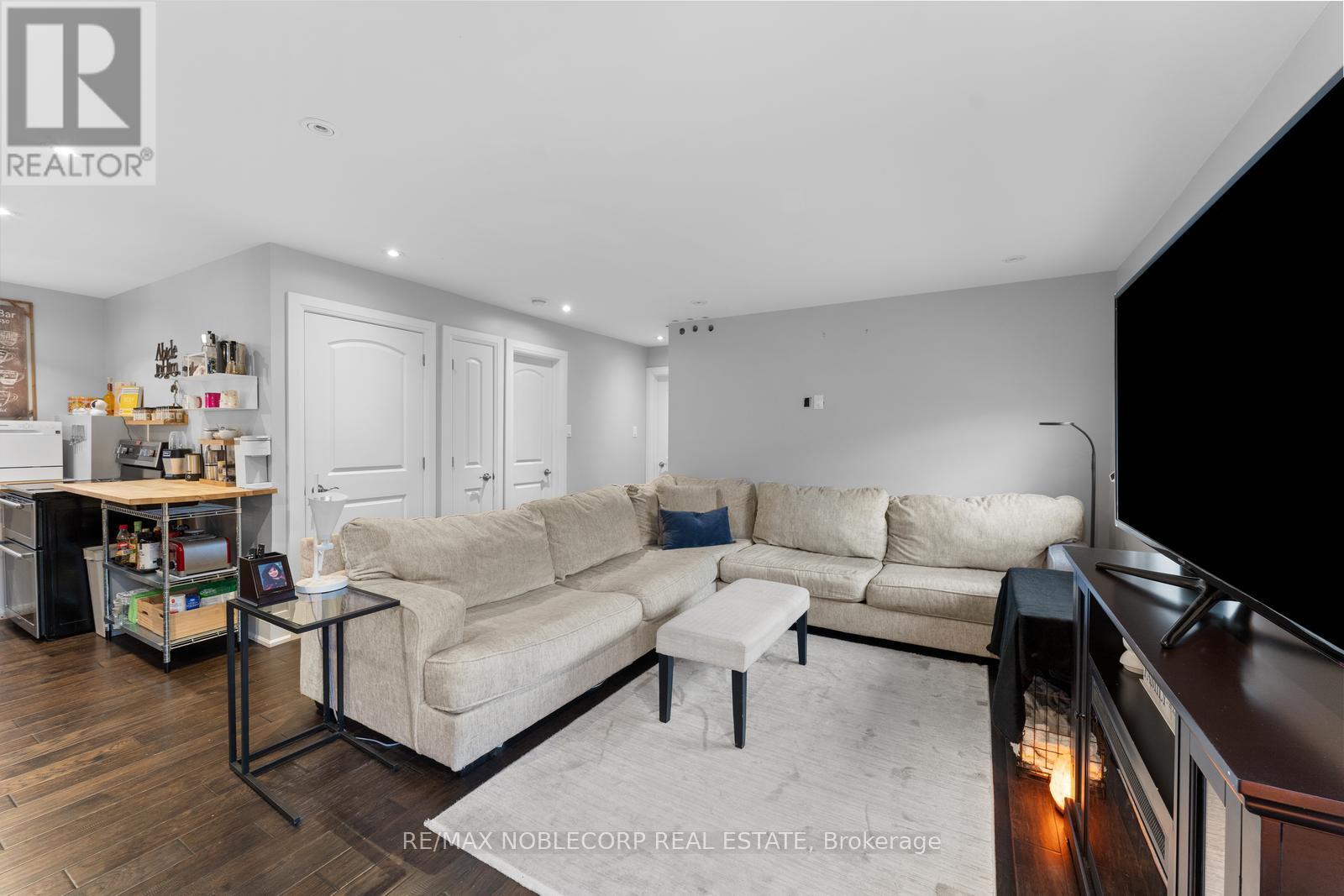 43 Railway Street, Vaughan (Maple), Ontario  L6A 1P7 - Photo 16 - N12397087