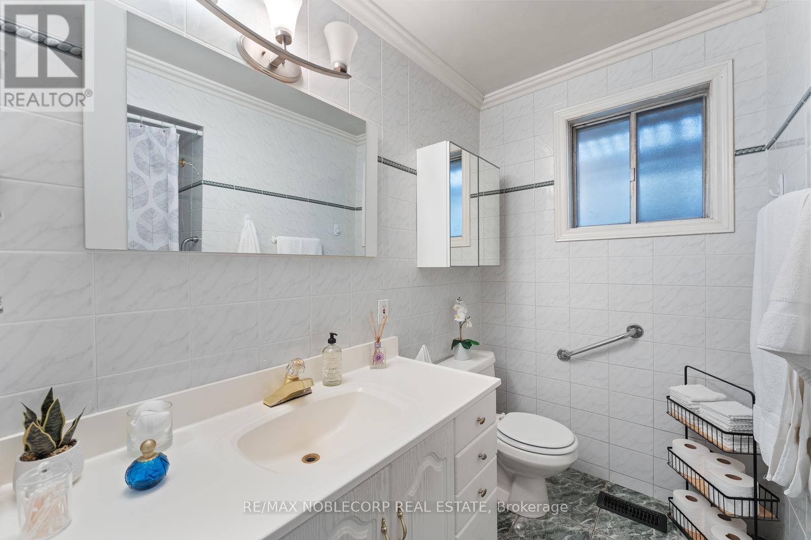 43 Railway Street, Vaughan (Maple), Ontario  L6A 1P7 - Photo 22 - N12397087