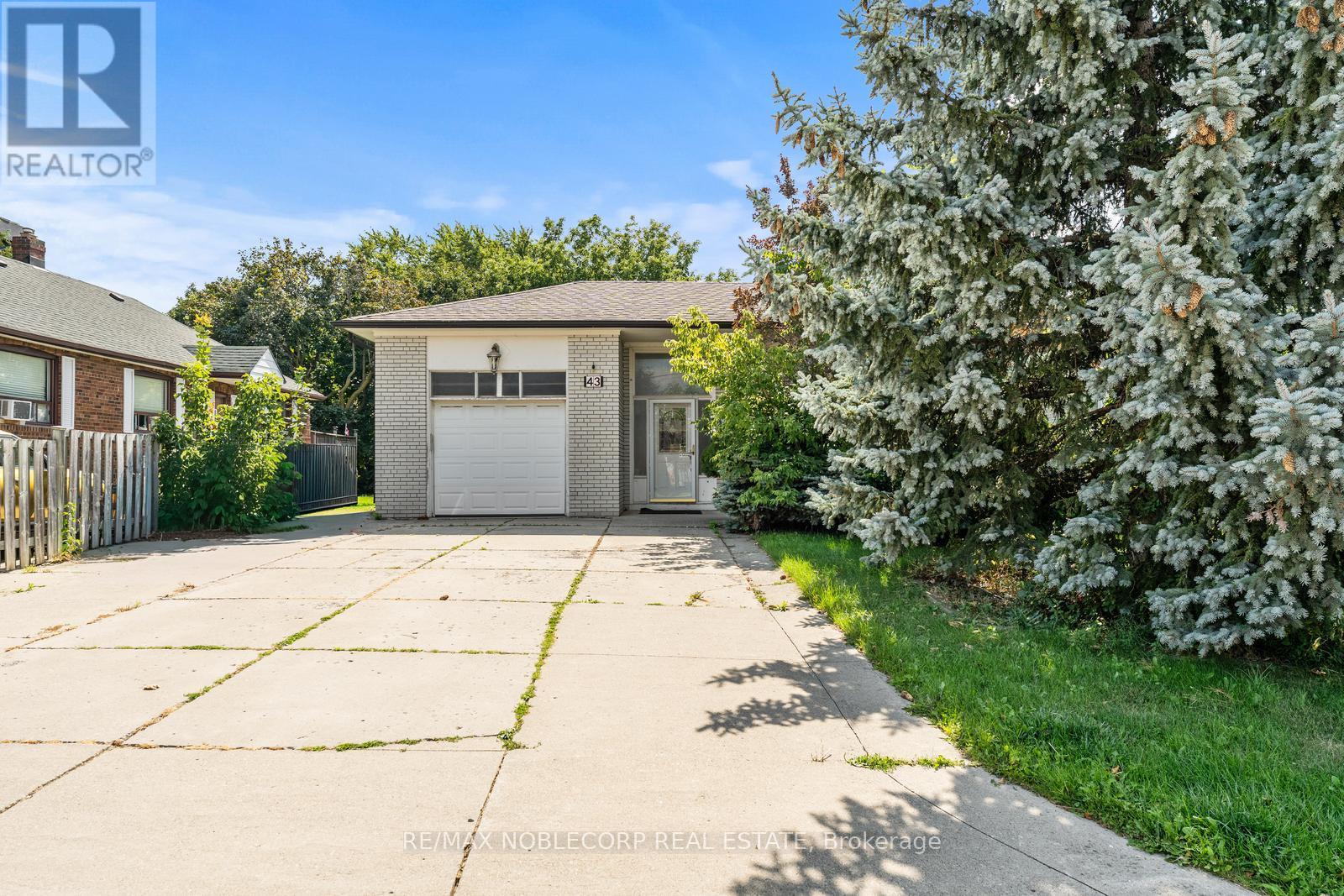 43 Railway Street, Vaughan (Maple), Ontario  L6A 1P7 - Photo 34 - N12397087