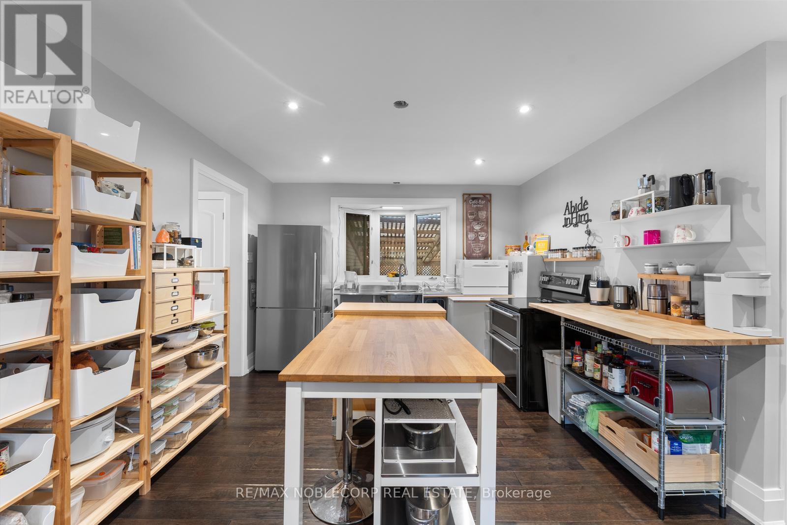 43 Railway Street, Vaughan (Maple), Ontario  L6A 1P7 - Photo 7 - N12397087