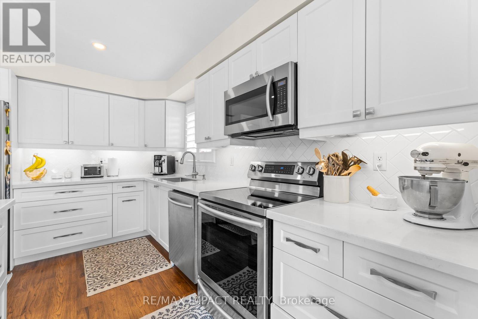 1 Windbreak Crescent, Whitby, Ontario  L1P 1P8 - Photo 11 - E12397319