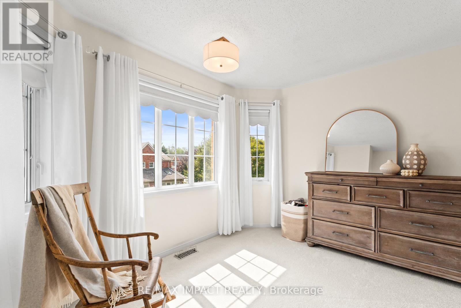 1 Windbreak Crescent, Whitby, Ontario  L1P 1P8 - Photo 17 - E12397319