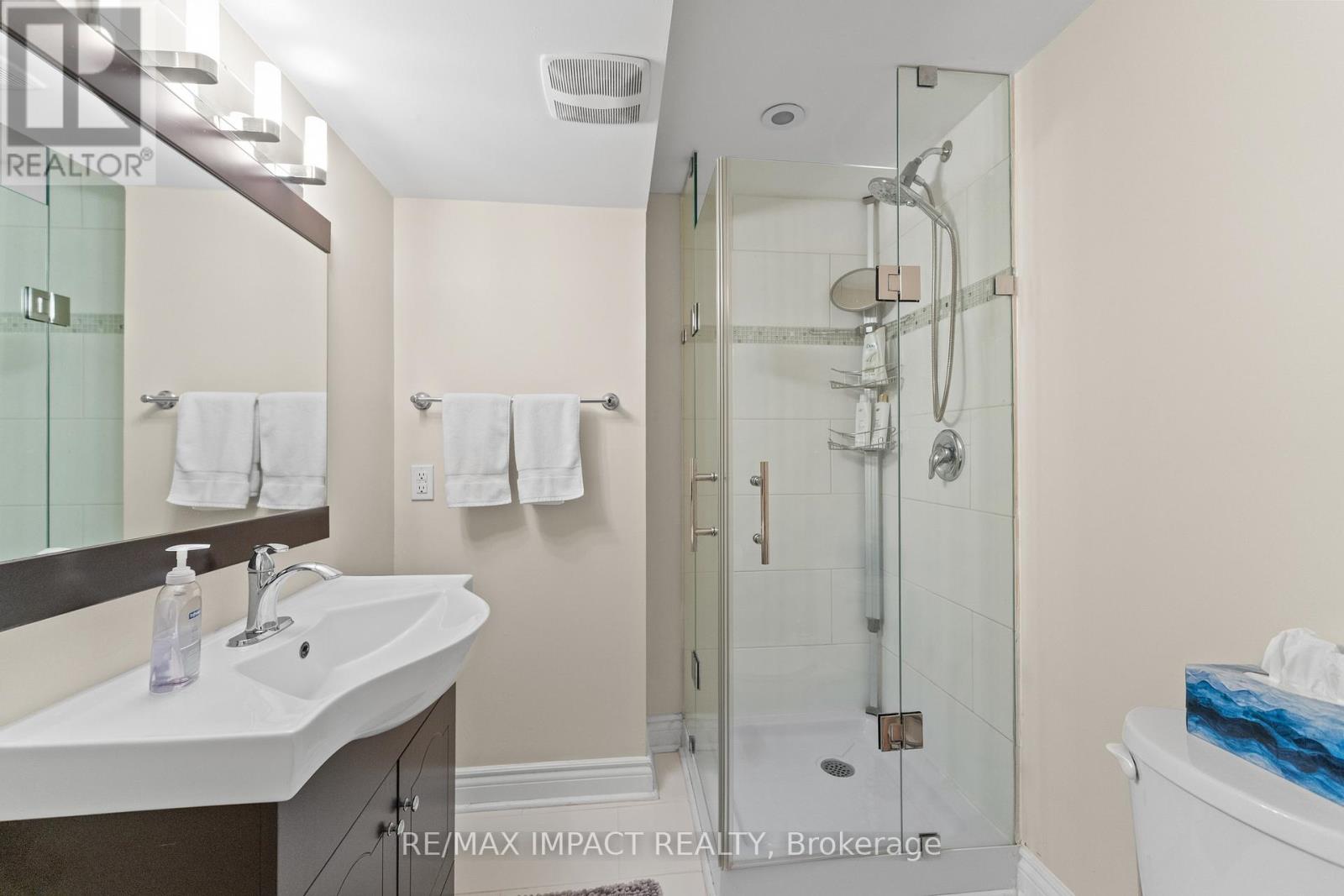 1 Windbreak Crescent, Whitby, Ontario  L1P 1P8 - Photo 30 - E12397319