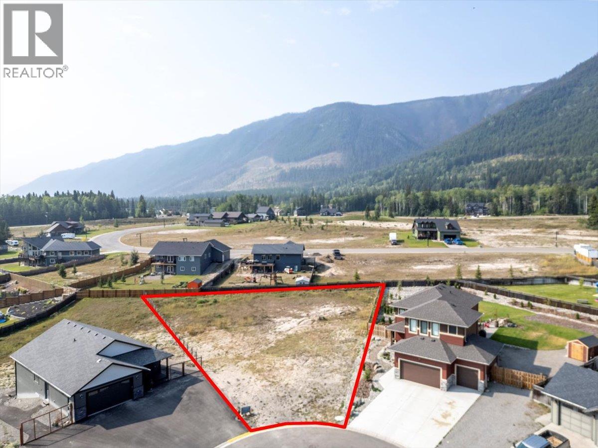 2405 Osprey Court, Sparwood, British Columbia  V0B 2G2 - Photo 1 - 10362435