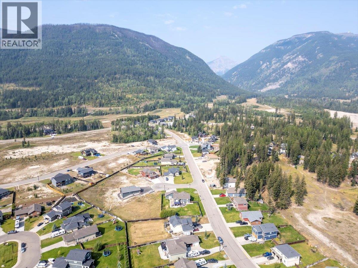 2405 Osprey Court, Sparwood, British Columbia  V0B 2G2 - Photo 14 - 10362435