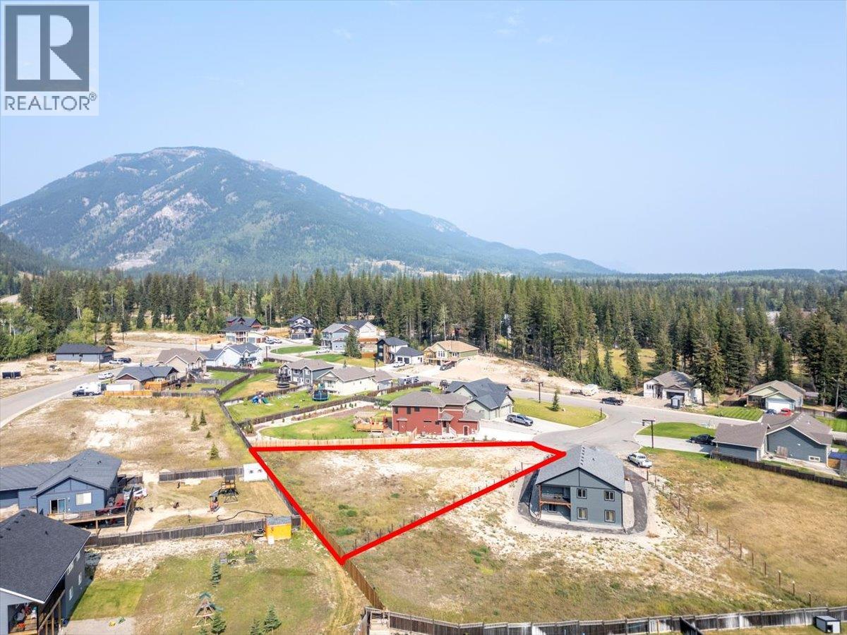 2405 Osprey Court, Sparwood, British Columbia  V0B 2G2 - Photo 3 - 10362435