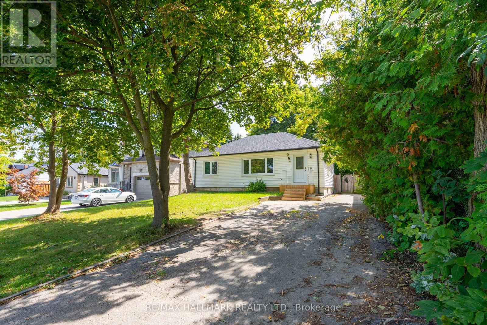 Property at 43 MEADOWVIEW AVENUE image 3
