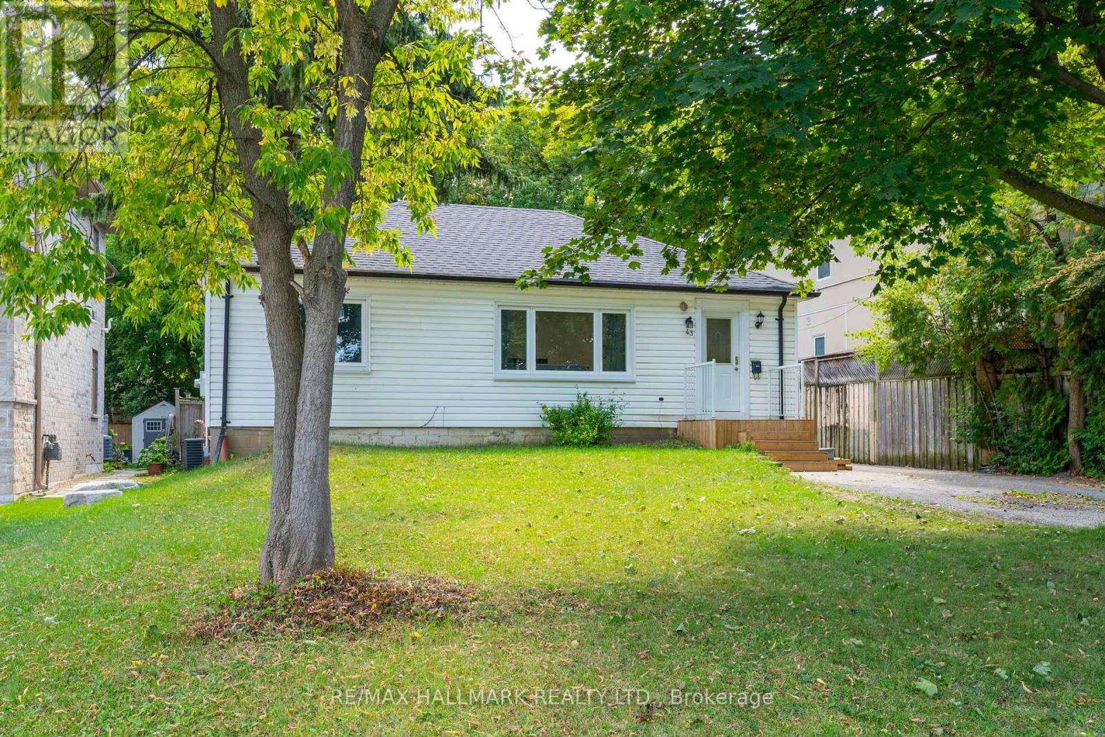 Property at 43 MEADOWVIEW AVENUE image 5