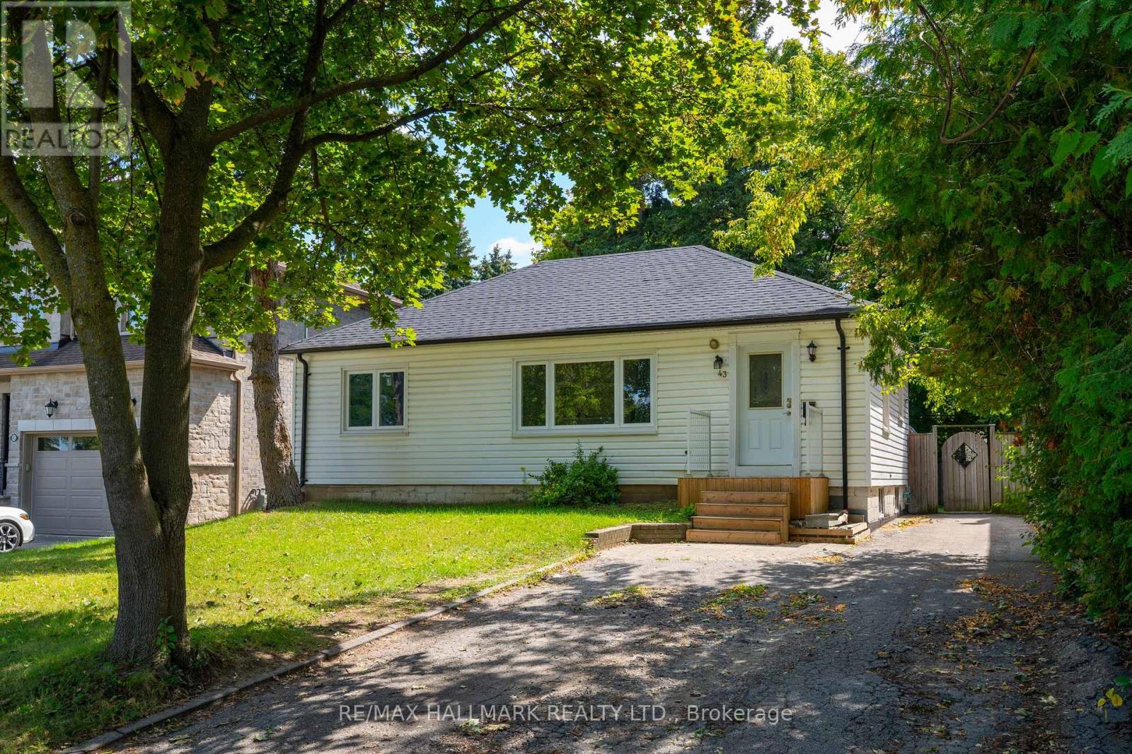 Property at 43 MEADOWVIEW AVENUE image 1