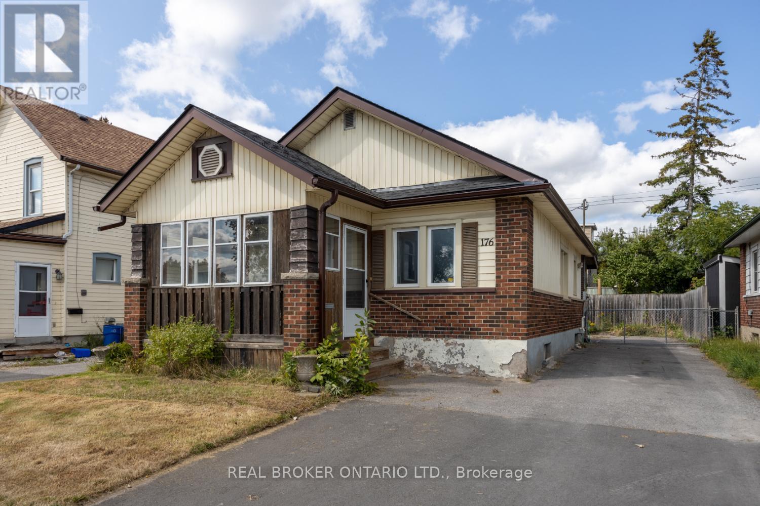 176 Lansdowne Street W, Peterborough, Ontario  K9J 1Y7 - Photo 1 - X12397317