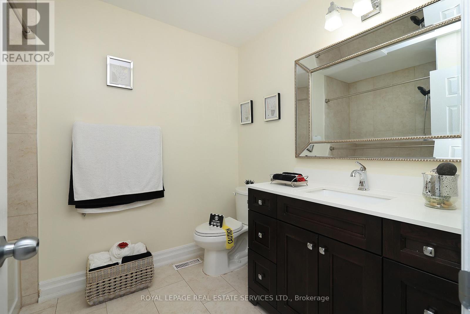 1747 Cobra Crescent, Burlington (Uptown), Ontario  L7L 7L5 - Photo 19 - W12396967