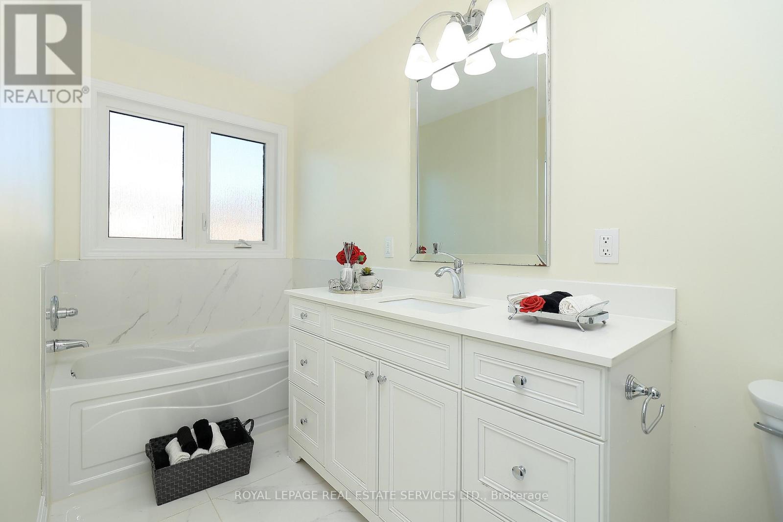 1747 Cobra Crescent, Burlington (Uptown), Ontario  L7L 7L5 - Photo 16 - W12396967