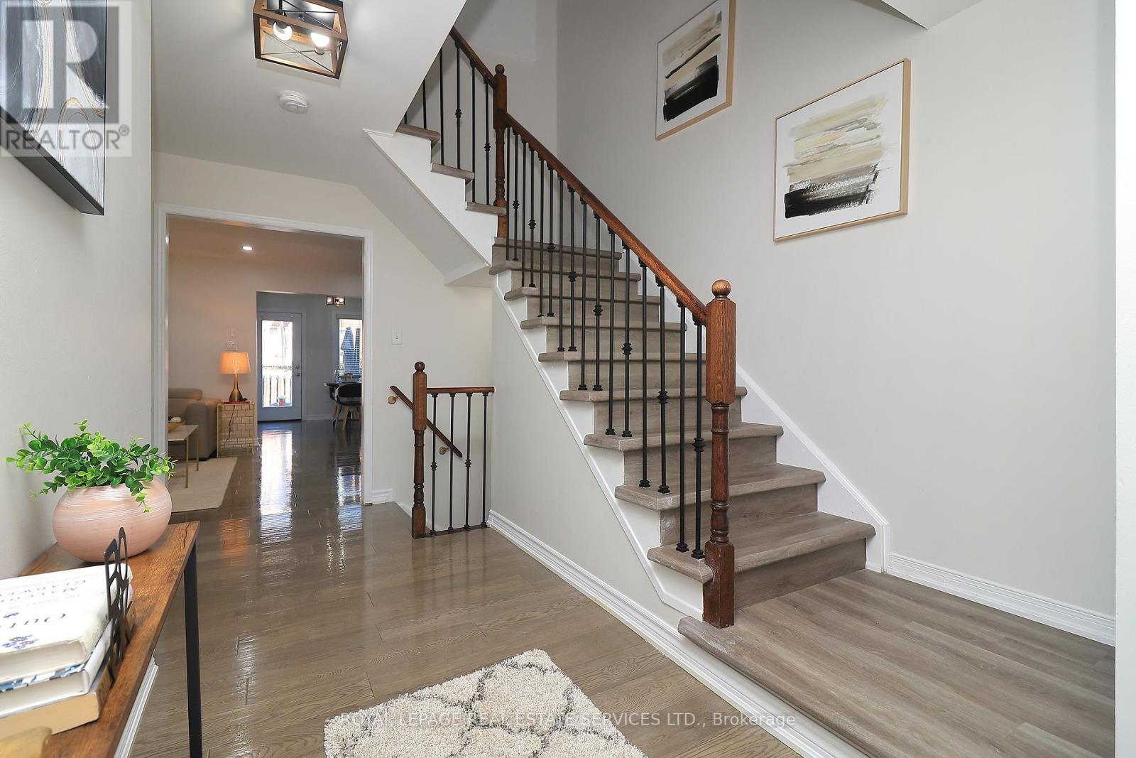 1747 Cobra Crescent, Burlington (Uptown), Ontario  L7L 7L5 - Photo 2 - W12396967