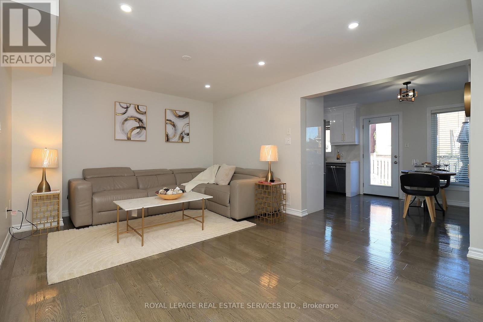 1747 Cobra Crescent, Burlington (Uptown), Ontario  L7L 7L5 - Photo 5 - W12396967