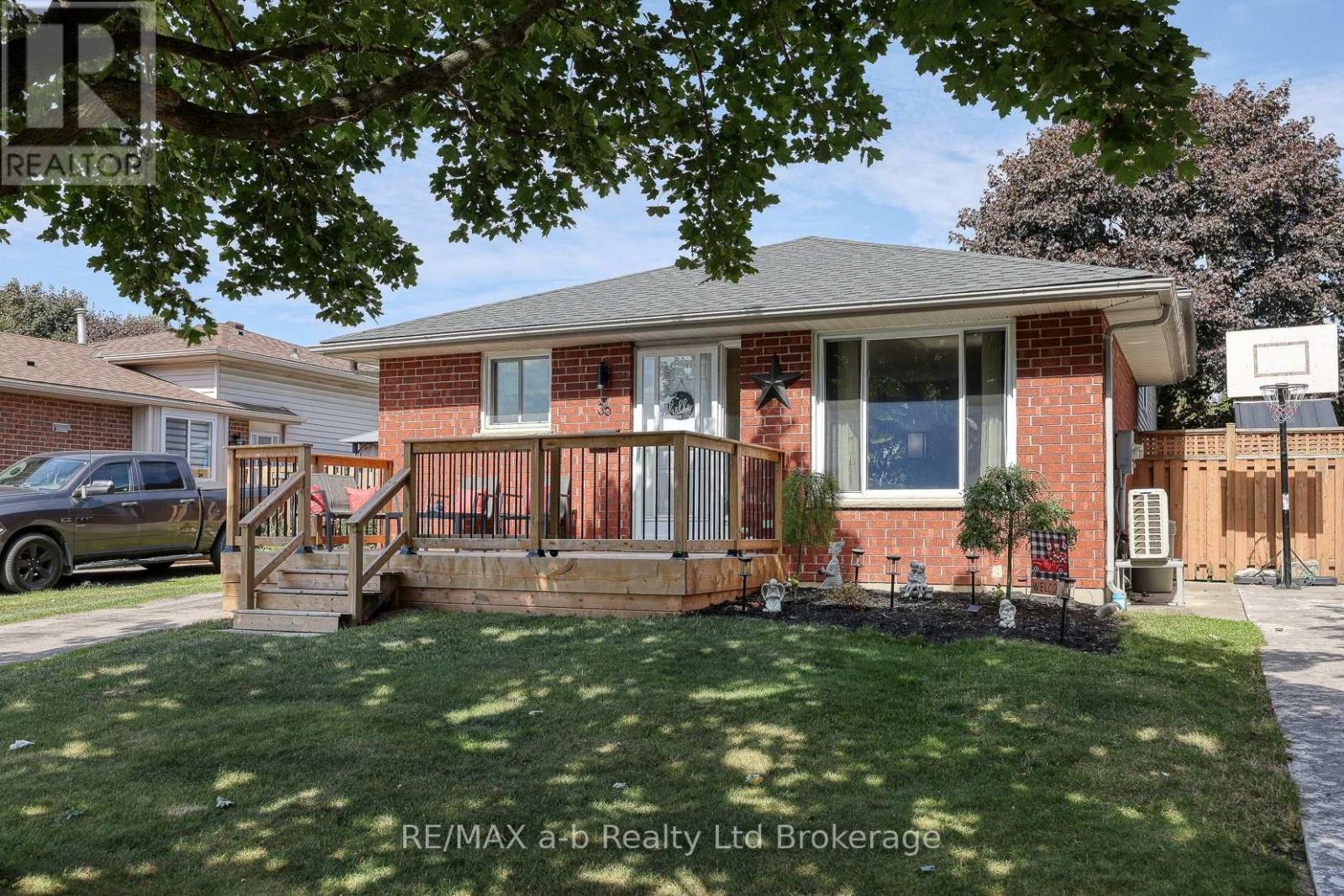 36 PORTSMOUTH ROAD, london east (east i), Ontario