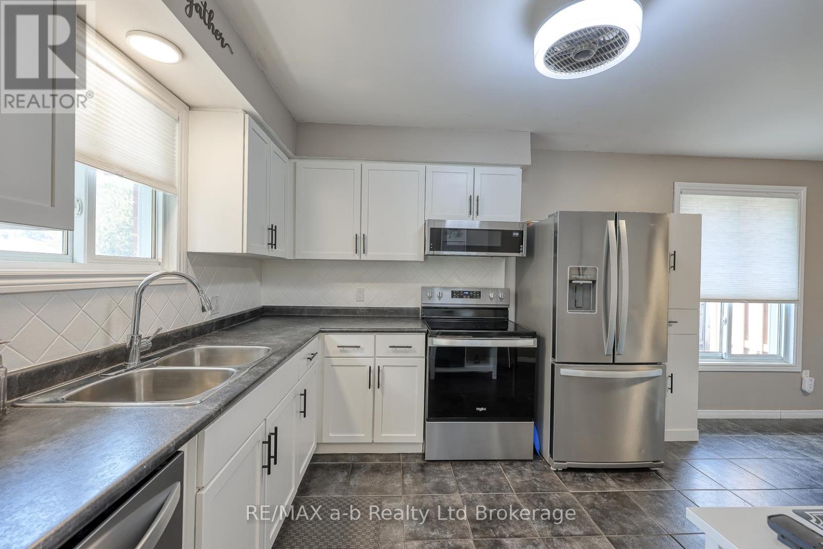 36 Portsmouth Road, London East, Ontario  N5V 4E2 - Photo 11 - X12397129