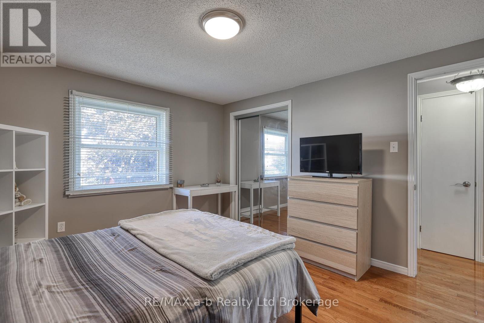 36 Portsmouth Road, London East, Ontario  N5V 4E2 - Photo 14 - X12397129