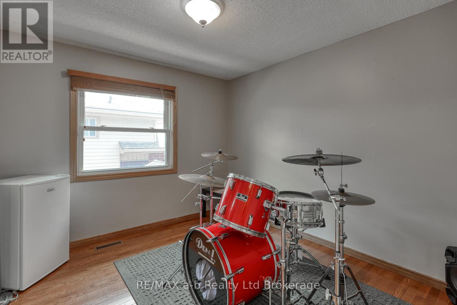 36 Portsmouth Road, London East, Ontario  N5V 4E2 - Photo 15 - X12397129