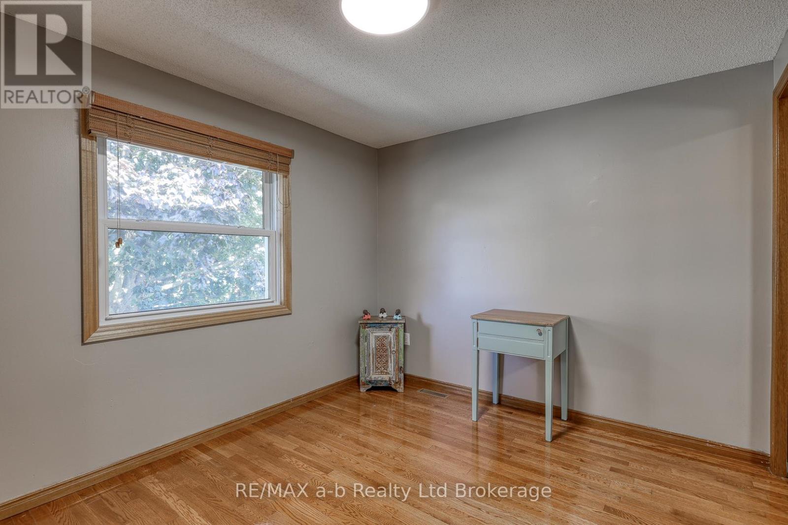 36 Portsmouth Road, London East, Ontario  N5V 4E2 - Photo 16 - X12397129