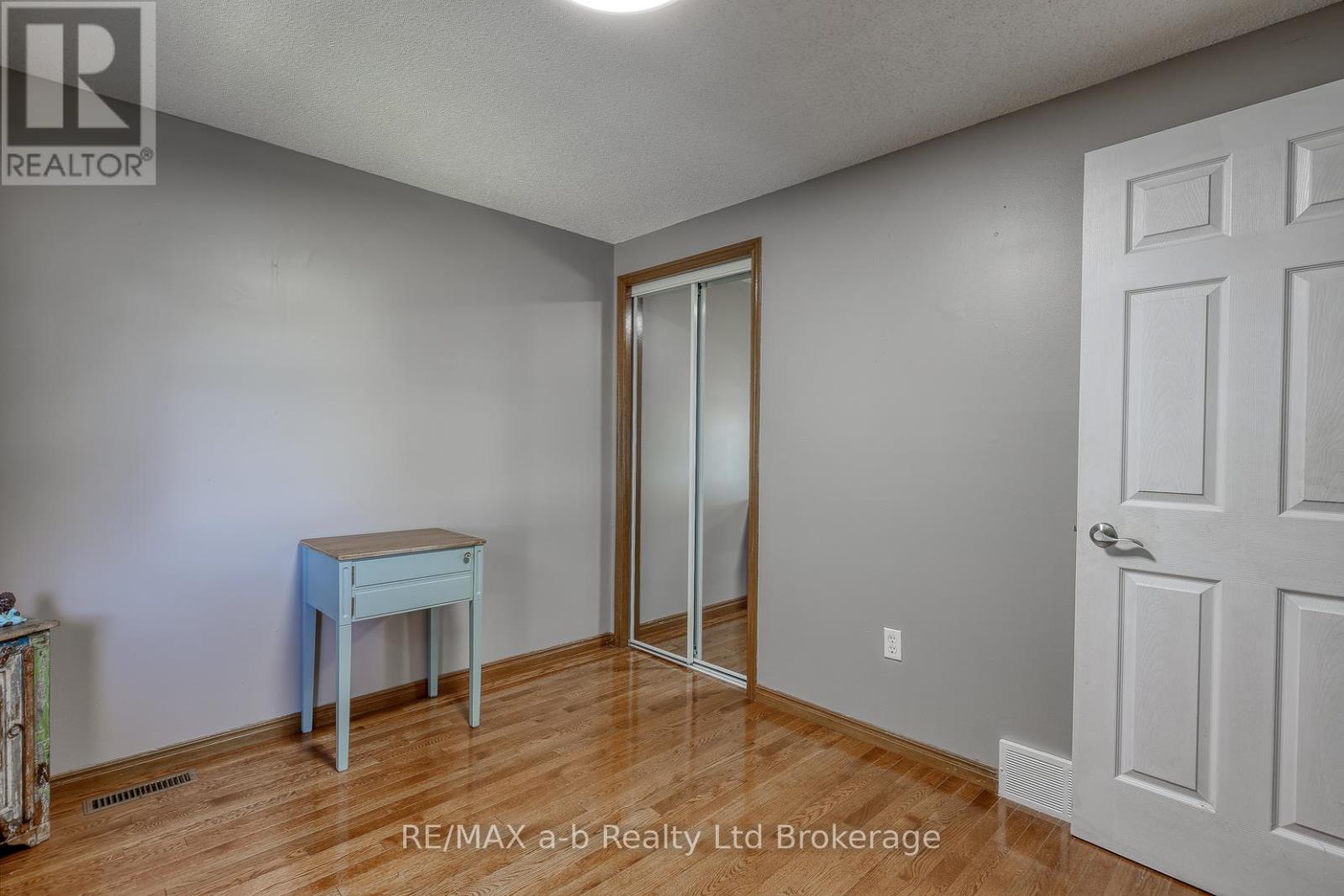 36 Portsmouth Road, London East, Ontario  N5V 4E2 - Photo 17 - X12397129
