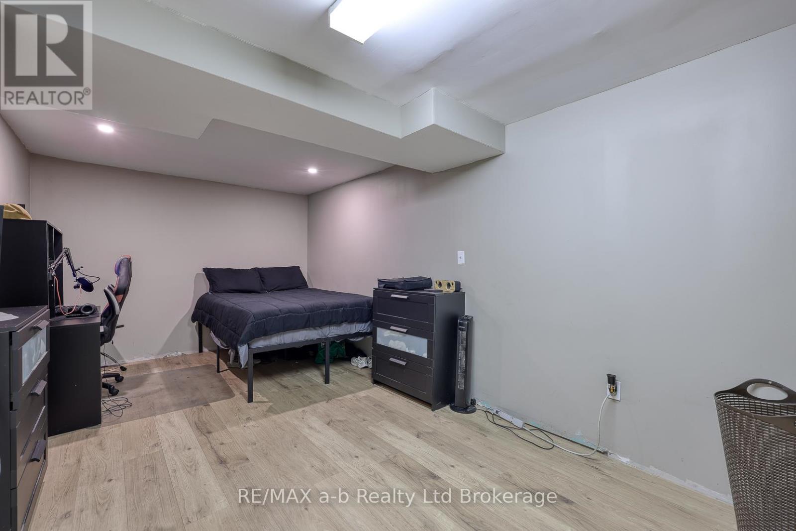 36 Portsmouth Road, London East, Ontario  N5V 4E2 - Photo 27 - X12397129