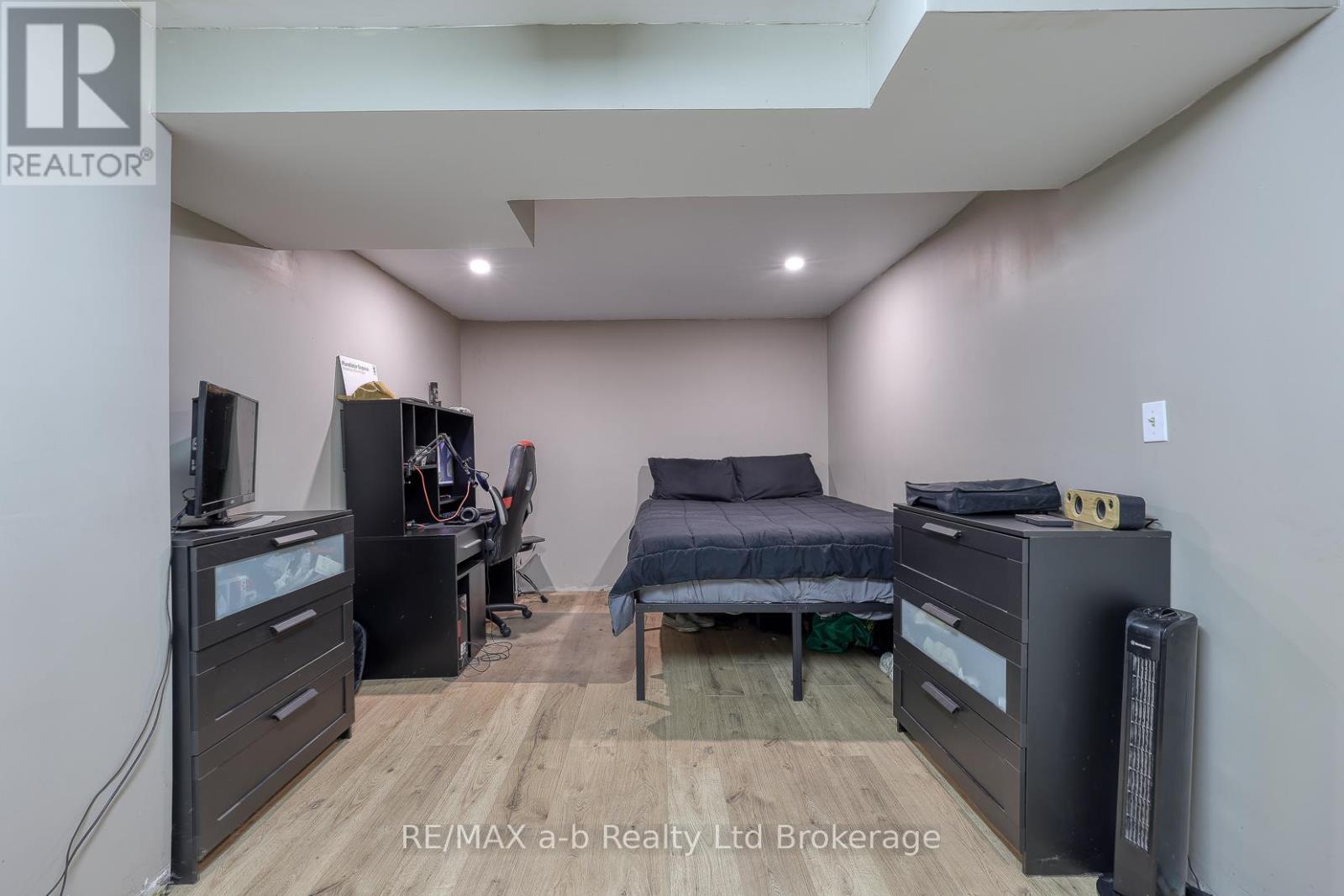 36 Portsmouth Road, London East, Ontario  N5V 4E2 - Photo 28 - X12397129