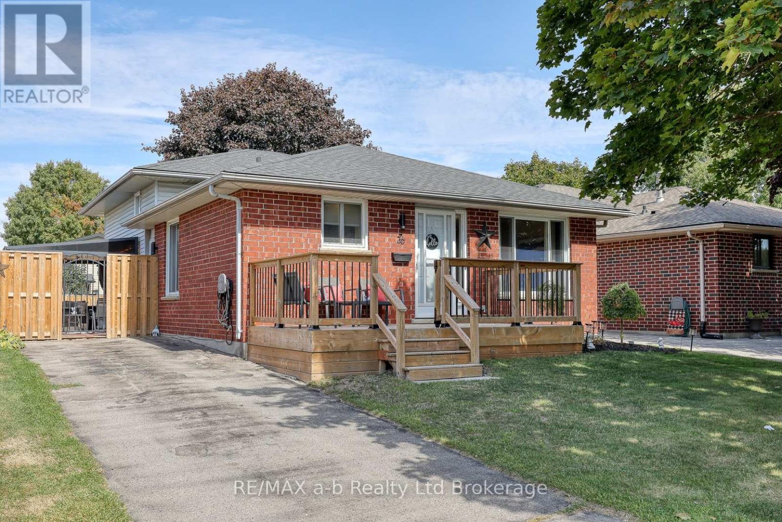 36 Portsmouth Road, London East, Ontario  N5V 4E2 - Photo 48 - X12397129