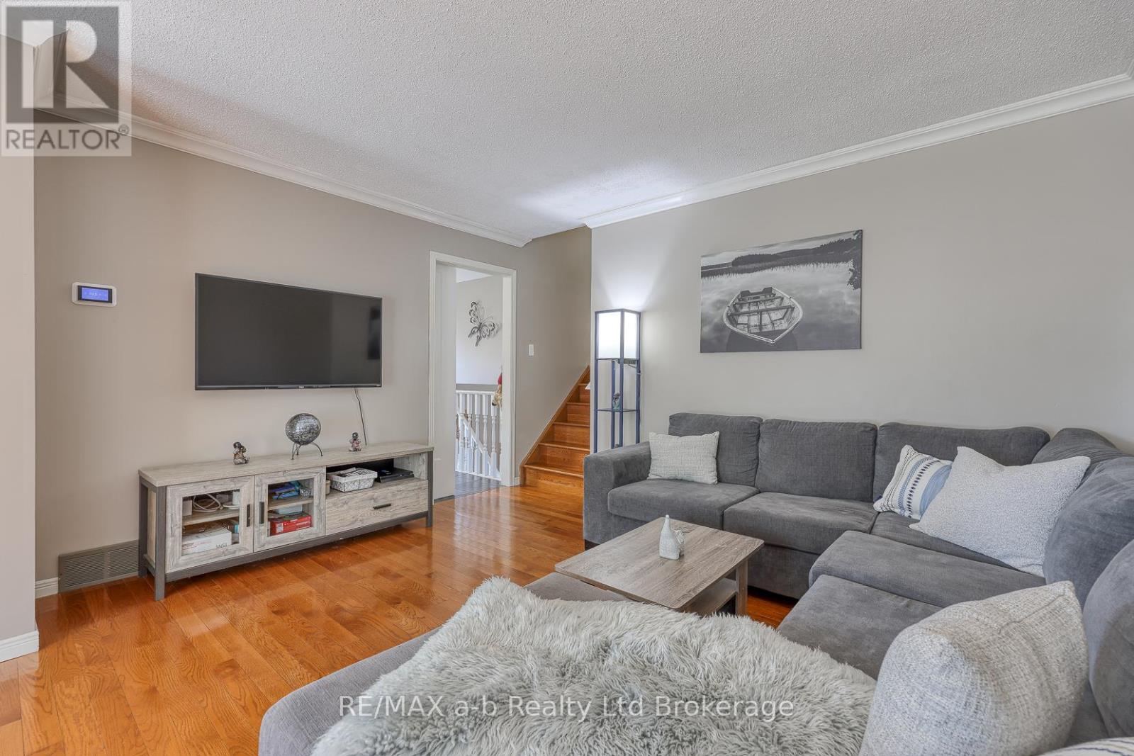 36 Portsmouth Road, London East, Ontario  N5V 4E2 - Photo 6 - X12397129