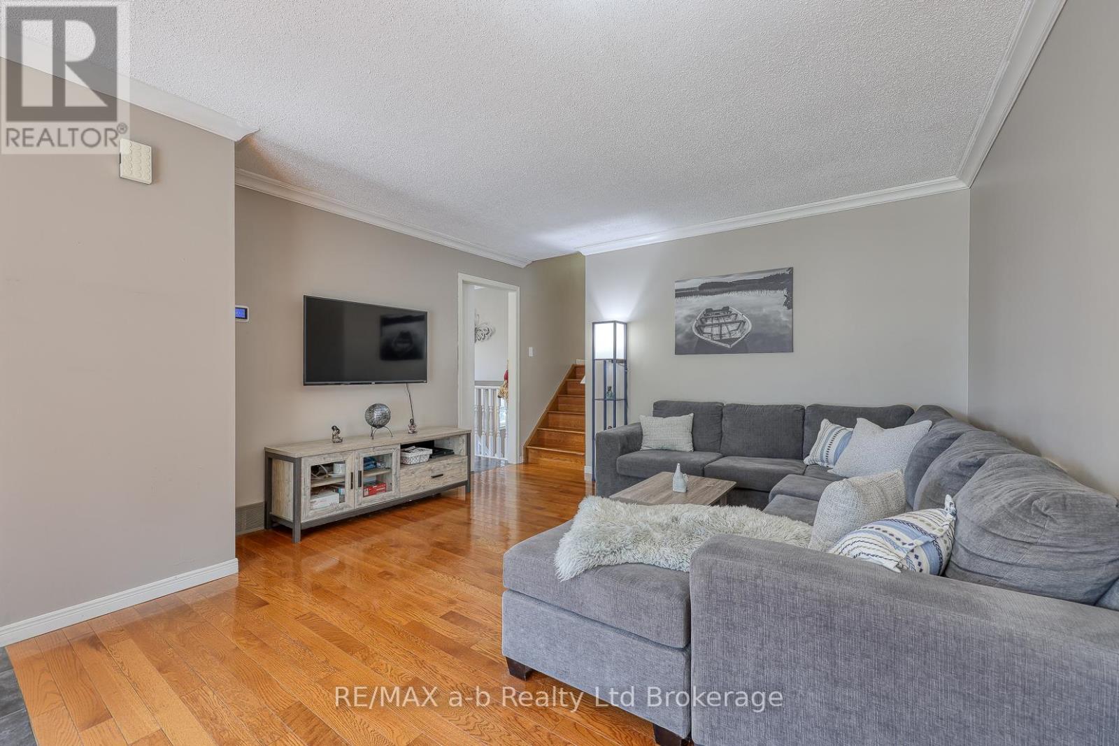 36 Portsmouth Road, London East, Ontario  N5V 4E2 - Photo 7 - X12397129