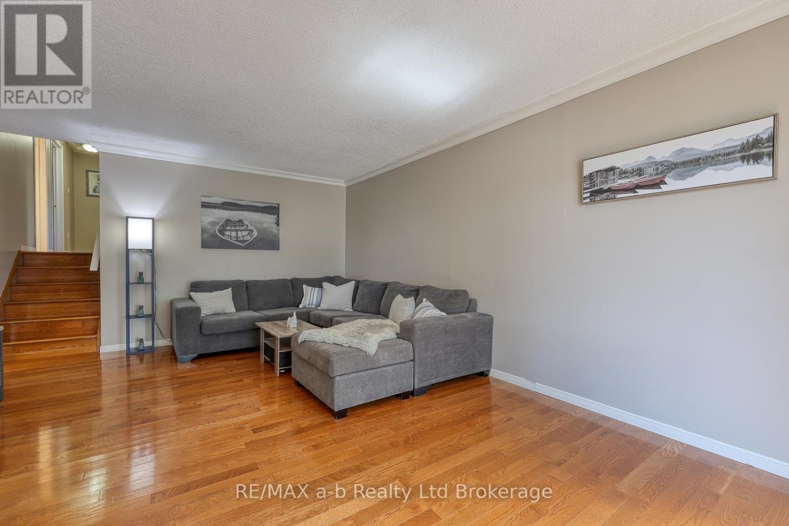 36 Portsmouth Road, London East, Ontario  N5V 4E2 - Photo 8 - X12397129