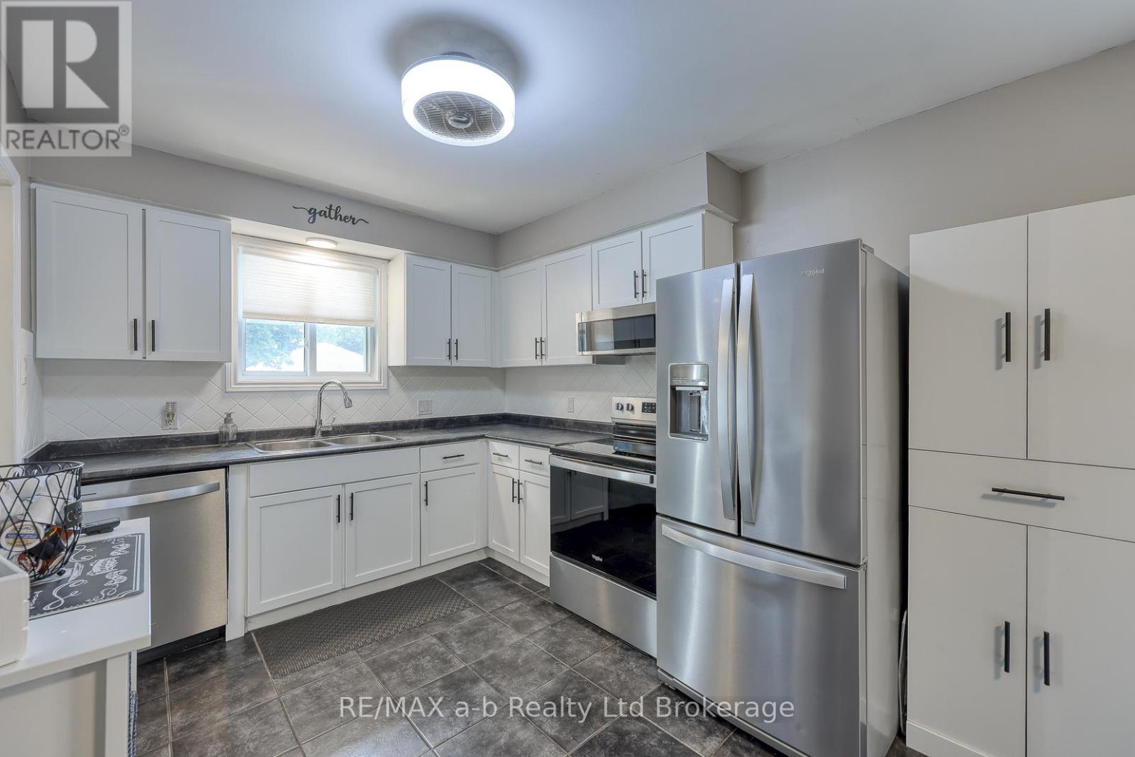 36 Portsmouth Road, London East, Ontario  N5V 4E2 - Photo 9 - X12397129