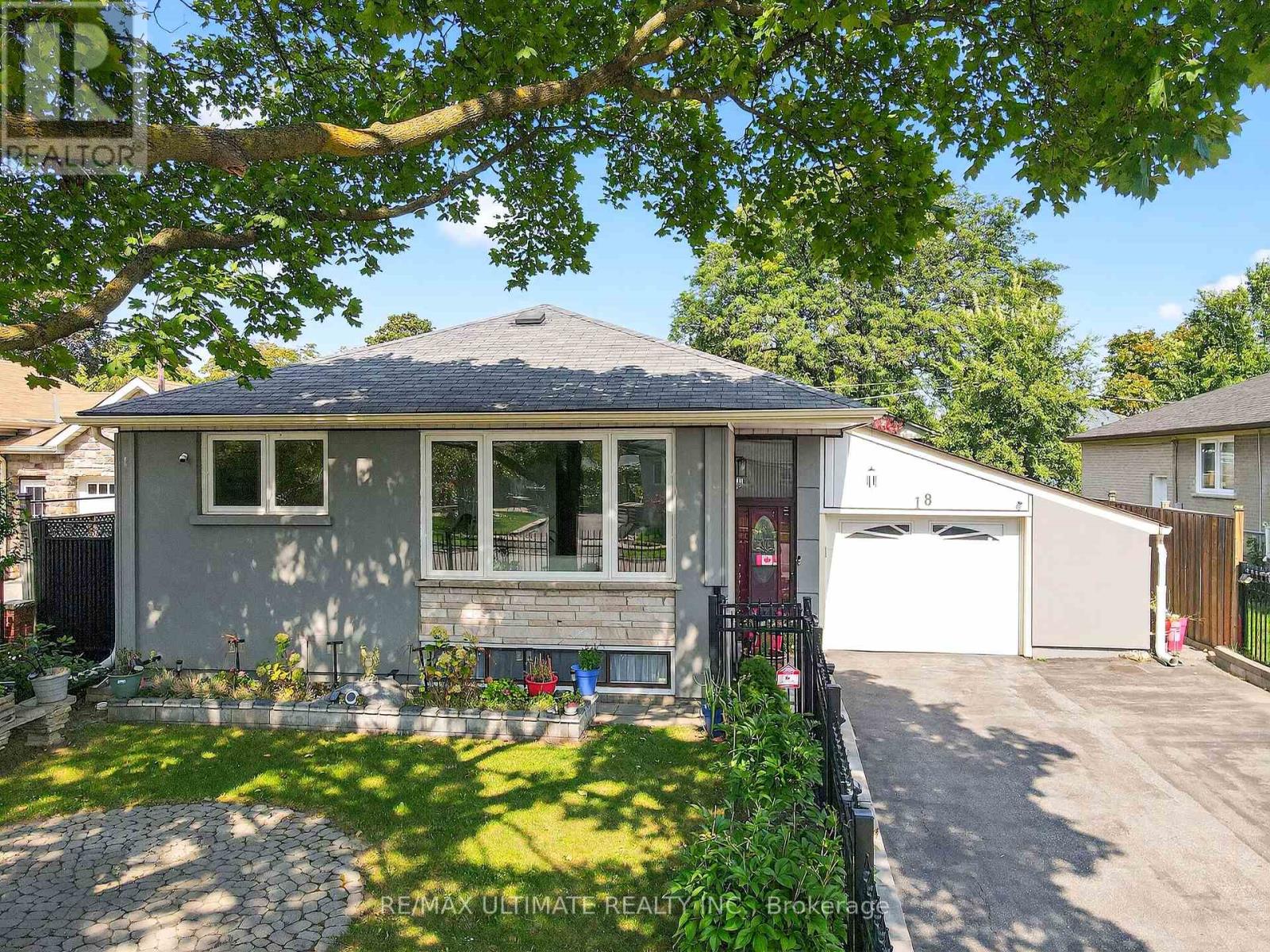 18 COURTWRIGHT ROAD, Toronto, Ontario