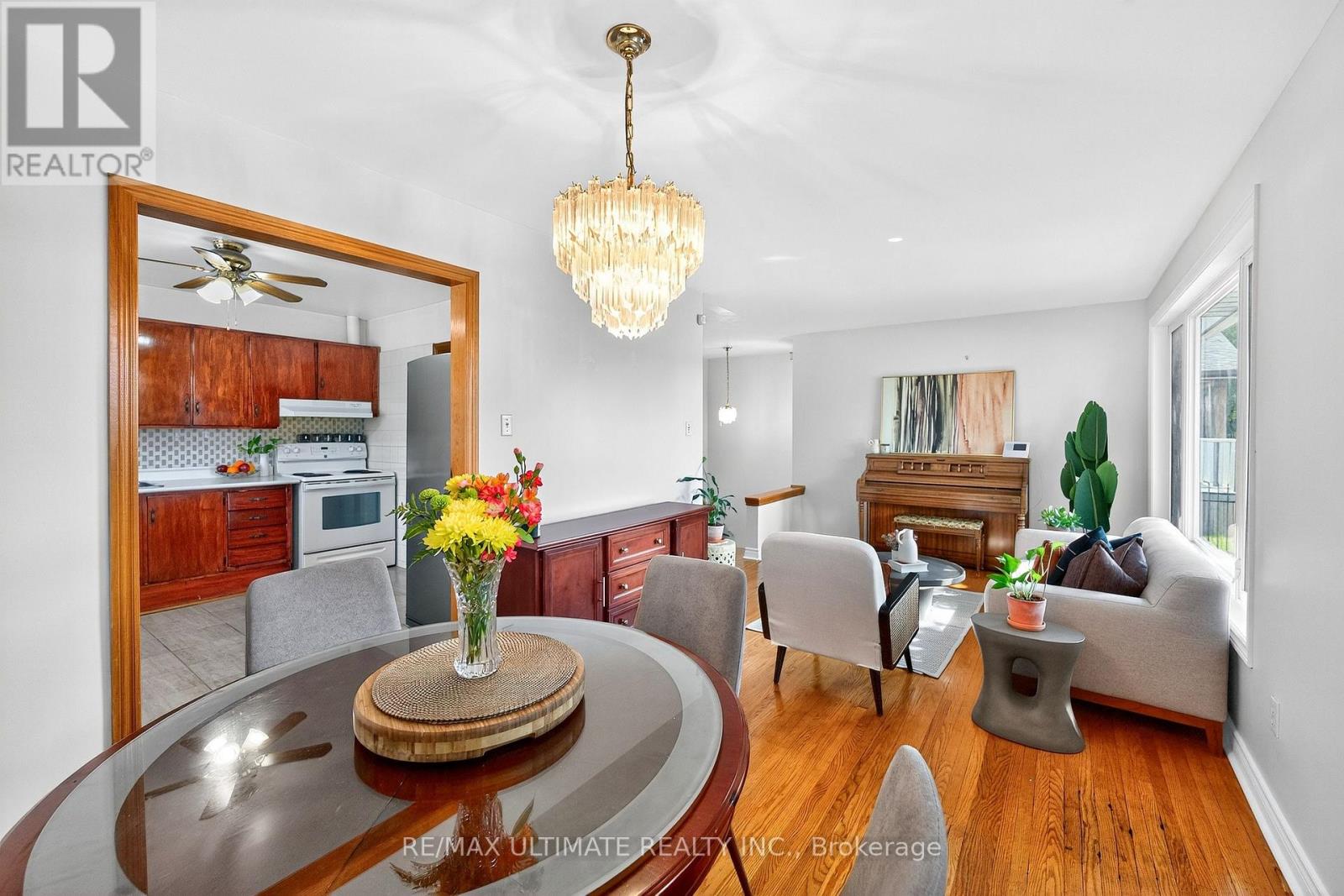 18 Courtwright Road, Toronto, Ontario  M9C 4B4 - Photo 12 - W12396976