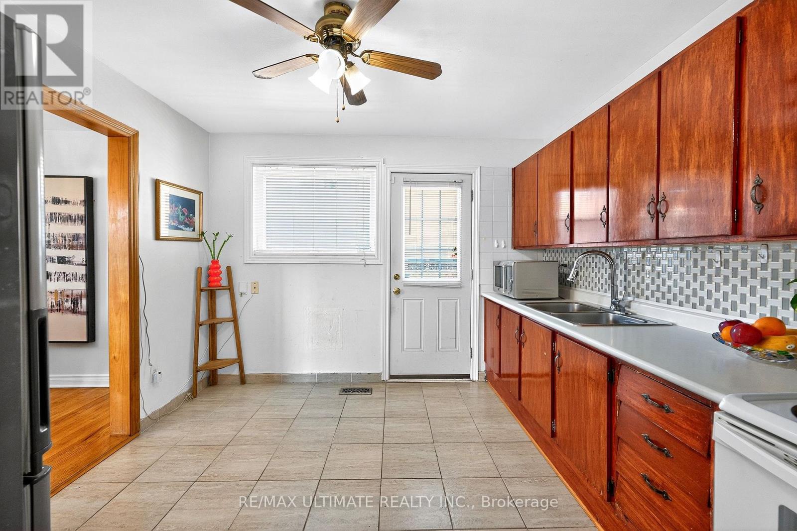 18 Courtwright Road, Toronto, Ontario  M9C 4B4 - Photo 14 - W12396976