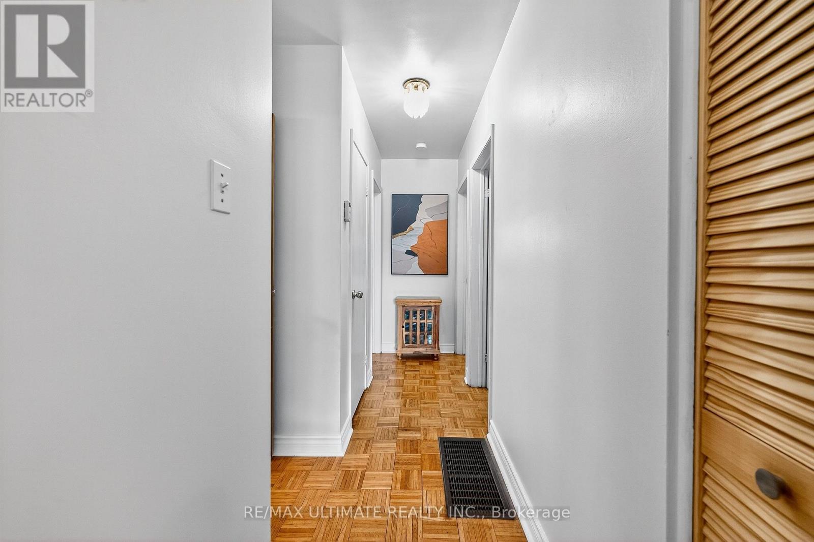 18 Courtwright Road, Toronto, Ontario  M9C 4B4 - Photo 16 - W12396976