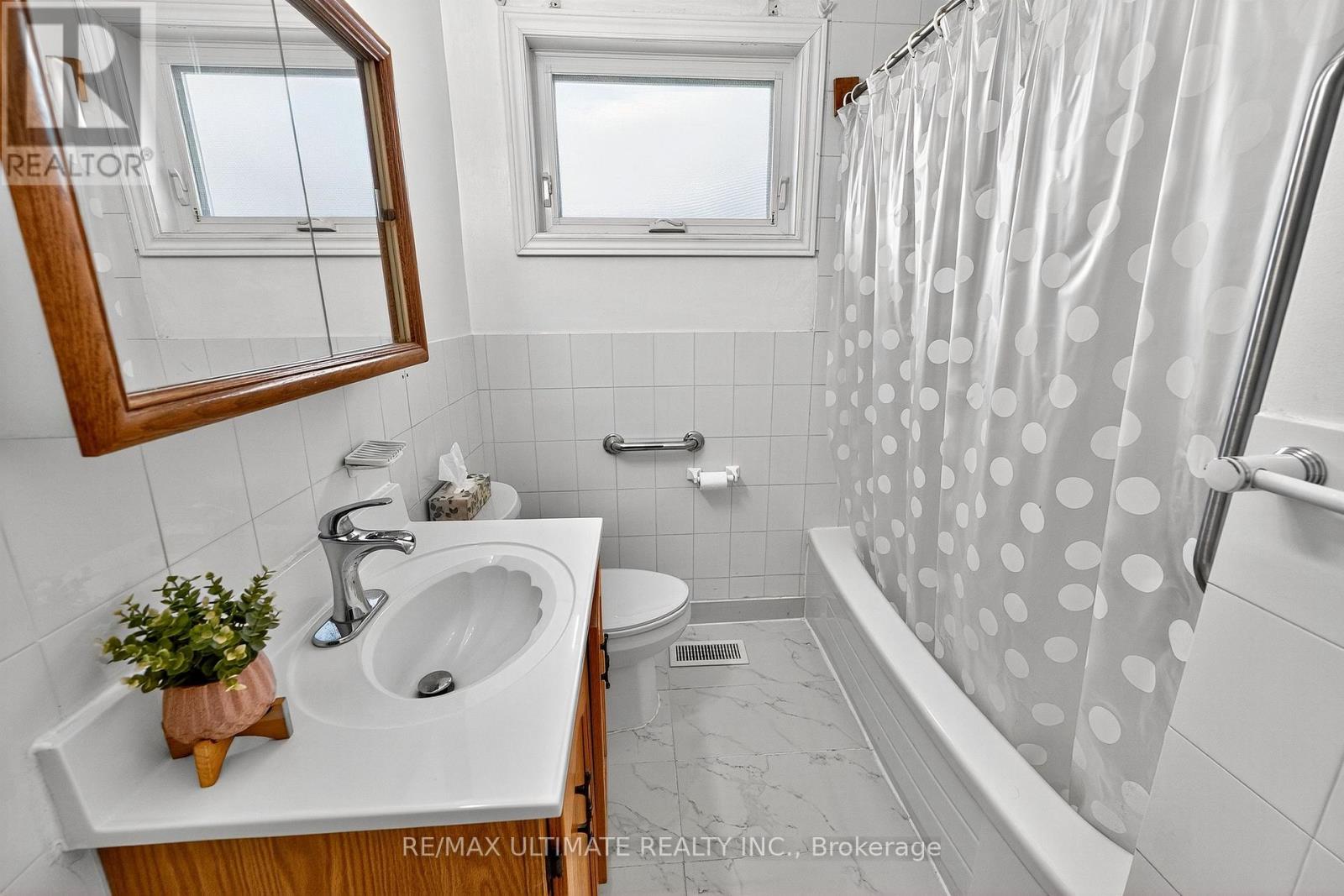 18 Courtwright Road, Toronto, Ontario  M9C 4B4 - Photo 22 - W12396976